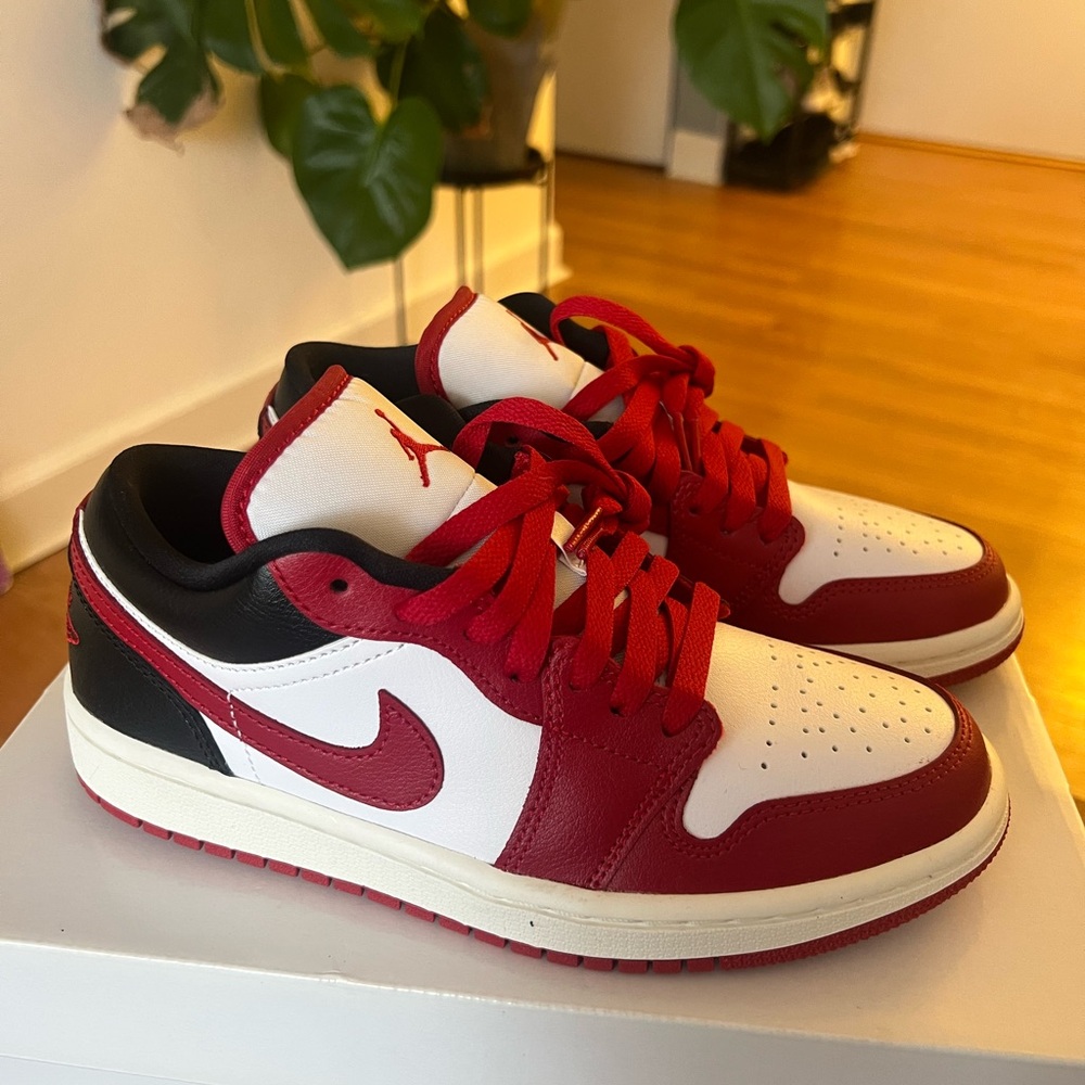 Brand New Women’s Air Jordan 1 Low – Size 6
